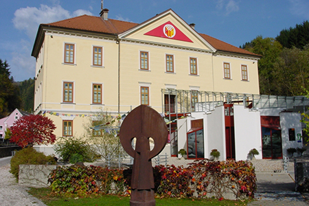 Außenansicht des Harrermuseums in Hüttenberg